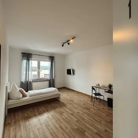 Geraeumige 3-schlafzimmer-wohnung In Nahe Uni Lejlighed