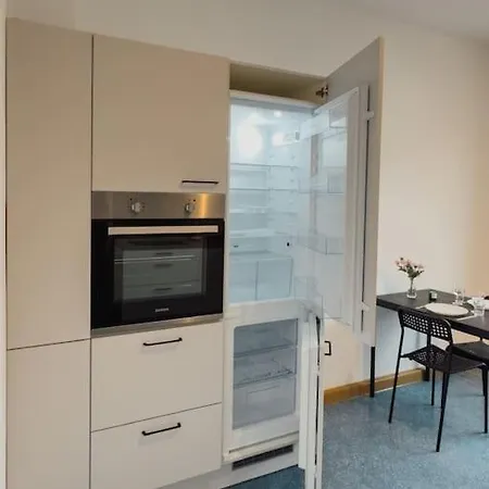 Апартаменты Geraeumige 3-schlafzimmer-wohnung In Nahe Uni *