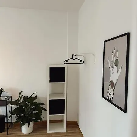 Geraeumige 3-schlafzimmer-wohnung In Nahe Uni Апартаменты *
