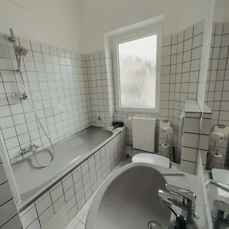 Апартаменты Geraeumige 3-schlafzimmer-wohnung In Nahe Uni Кобленц