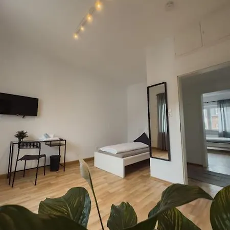 Geraeumige 3-schlafzimmer-wohnung In Nahe Uni * Кобленц