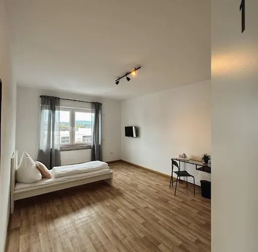 Geraeumige 3-schlafzimmer-wohnung In Nahe Uni Apartamento