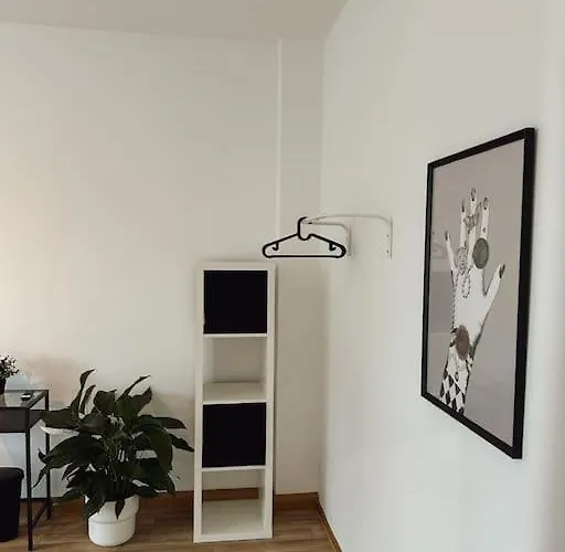 Geraeumige 3-schlafzimmer-wohnung In Nahe Uni Apartamento *