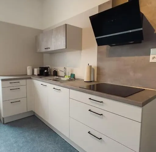 Apartamento Geraeumige 3-schlafzimmer-wohnung In Nahe Uni