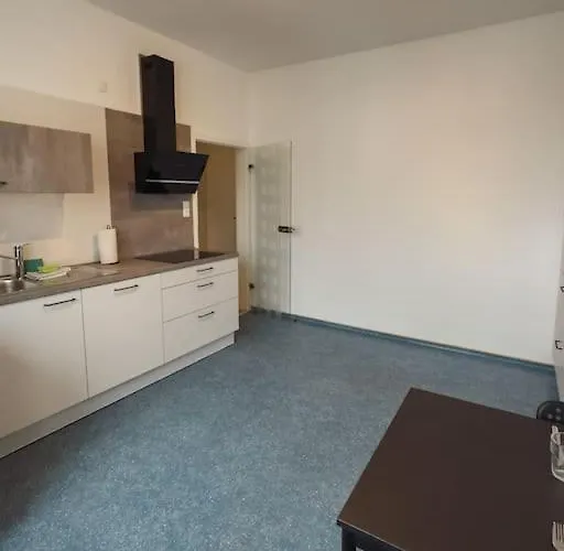 Geraeumige 3-schlafzimmer-wohnung In Nahe Uni Apartamento *